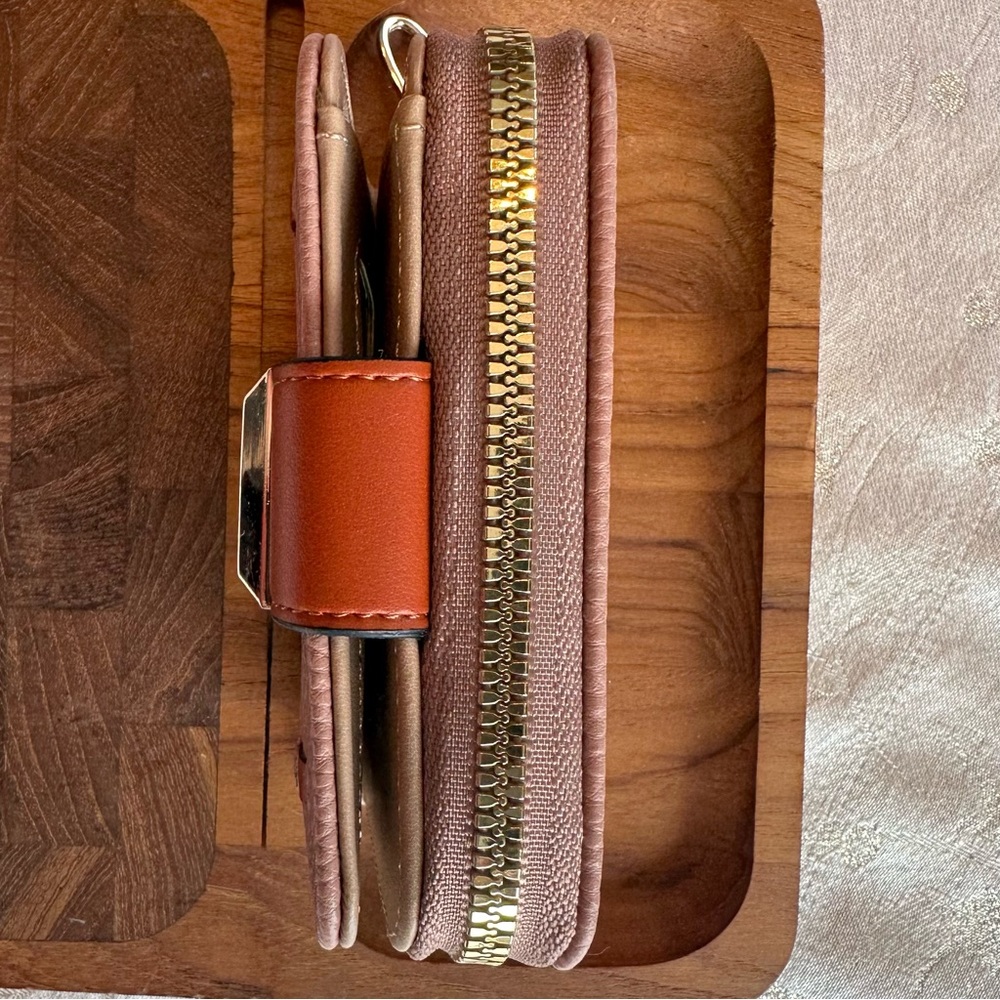 Small wallet NWOT Mauve - Picture 2 of 10